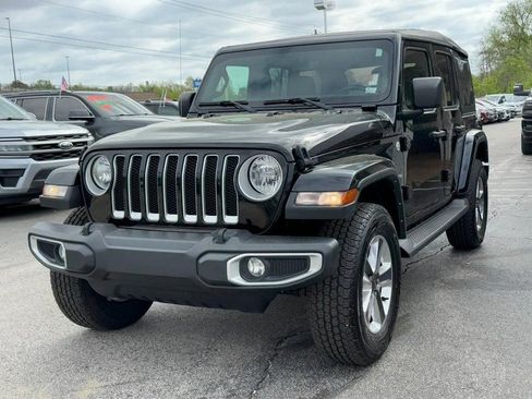 Used 2022 Jeep Wrangler Unlimited Sahara AWD/4WD image 9