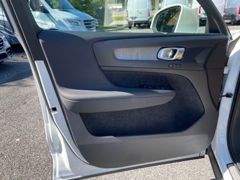 Used 2022 Volvo XC40 T5 Inscription w/ Climate Package image 20
