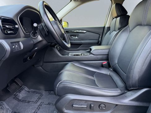 Used 2025 Honda Pilot Touring image 7