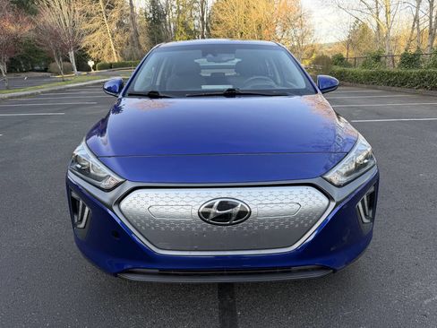Used 2020 Hyundai Ioniq SE image 2
