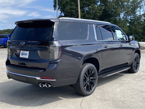 New 2025 Chevrolet Suburban Premier image 5