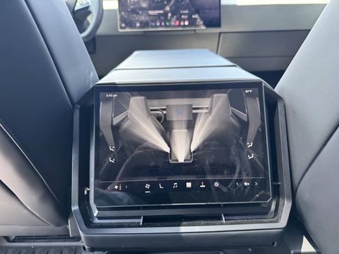 Used 2024 Tesla Cybertruck AWD Crew Cab image 26