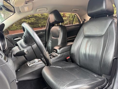 Used 2015 Chrysler 300 Limited RWD image 4