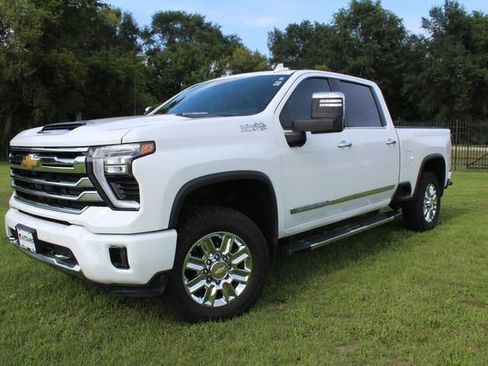 Used 2024 Chevrolet Silverado 2500 High Country w/ Z71 Off-Road Package AWD/4WD image 2
