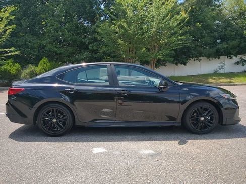 Used 2025 Toyota Camry SE FWD image 3
