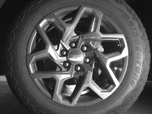 Used 2023 GMC Sierra 1500 SLT w/ SLT Premium Plus Package AWD/4WD image 9