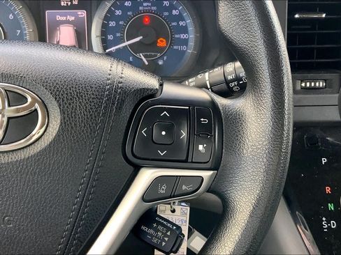 Used 2018 Toyota Sienna LE FWD image 24