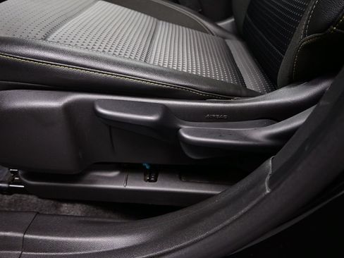Used 2025 Chevrolet Trax LT FWD image 16