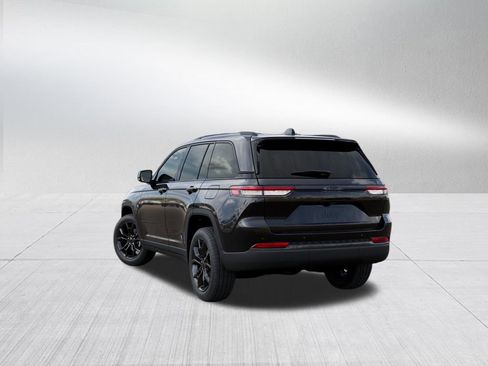 New 2025 Jeep Grand Cherokee Limited image 3
