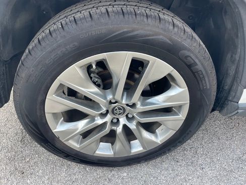Used 2019 Toyota RAV4 Limited w/ Advanced Technology Package FWD image 9