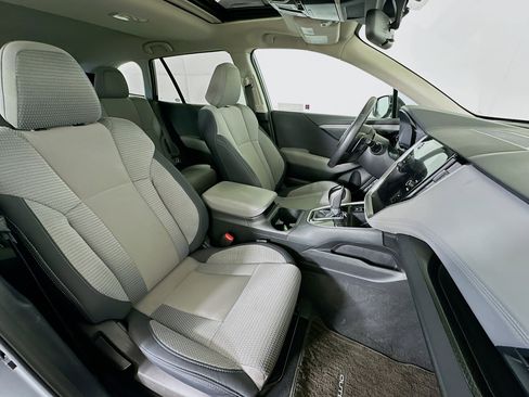 Used 2025 Subaru Outback Premium image 32