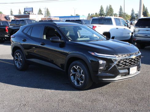 New 2025 Chevrolet Trax LT w/ LT Convenience Package image 3