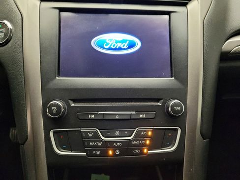 Used 2018 Ford Fusion SE w/ Fusion SE Technology Package FWD image 25