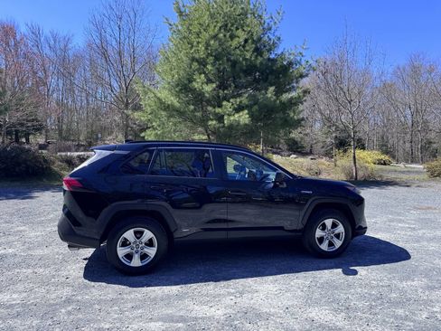 Used 2019 Toyota RAV4 LE AWD/4WD image 6