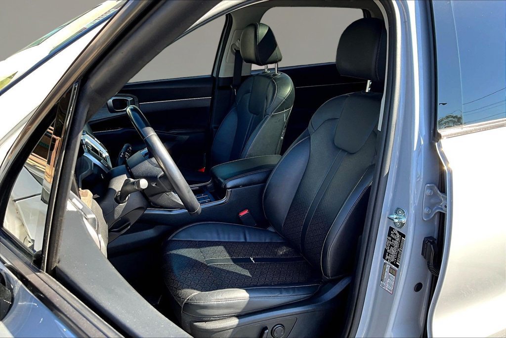 Used 2023 Kia Sorento S w/ Panoramic Sunroof Package AWD/4WD image 18