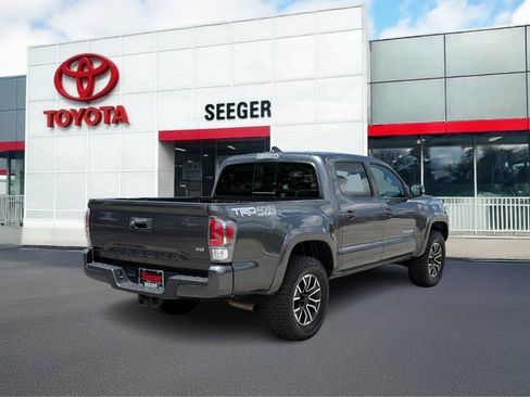 Used 2020 Toyota Tacoma TRD Sport w/ Technology Package AWD/4WD image 3