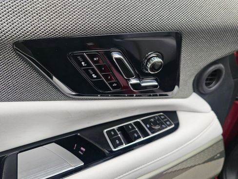 New 2026 Cadillac Optiq Luxury 1 image 31