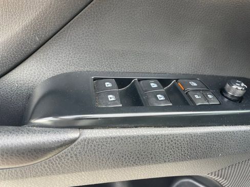 Used 2020 Toyota Camry LE w/ Carpet Mat Package image 5