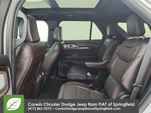 Used 2025 Ford Explorer Platinum w/ LUX Leather Package AWD/4WD image 30