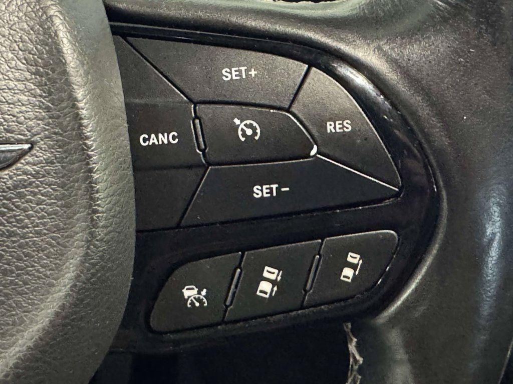 Used 2021 Chrysler Pacifica Touring-L w/ S Appearance Package AWD/4WD image 24