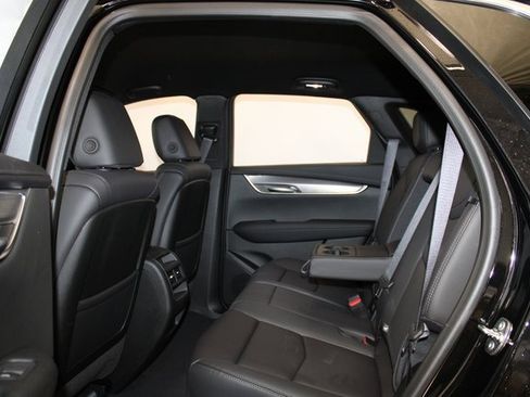 New 2025 Cadillac XT5 Luxury image 8