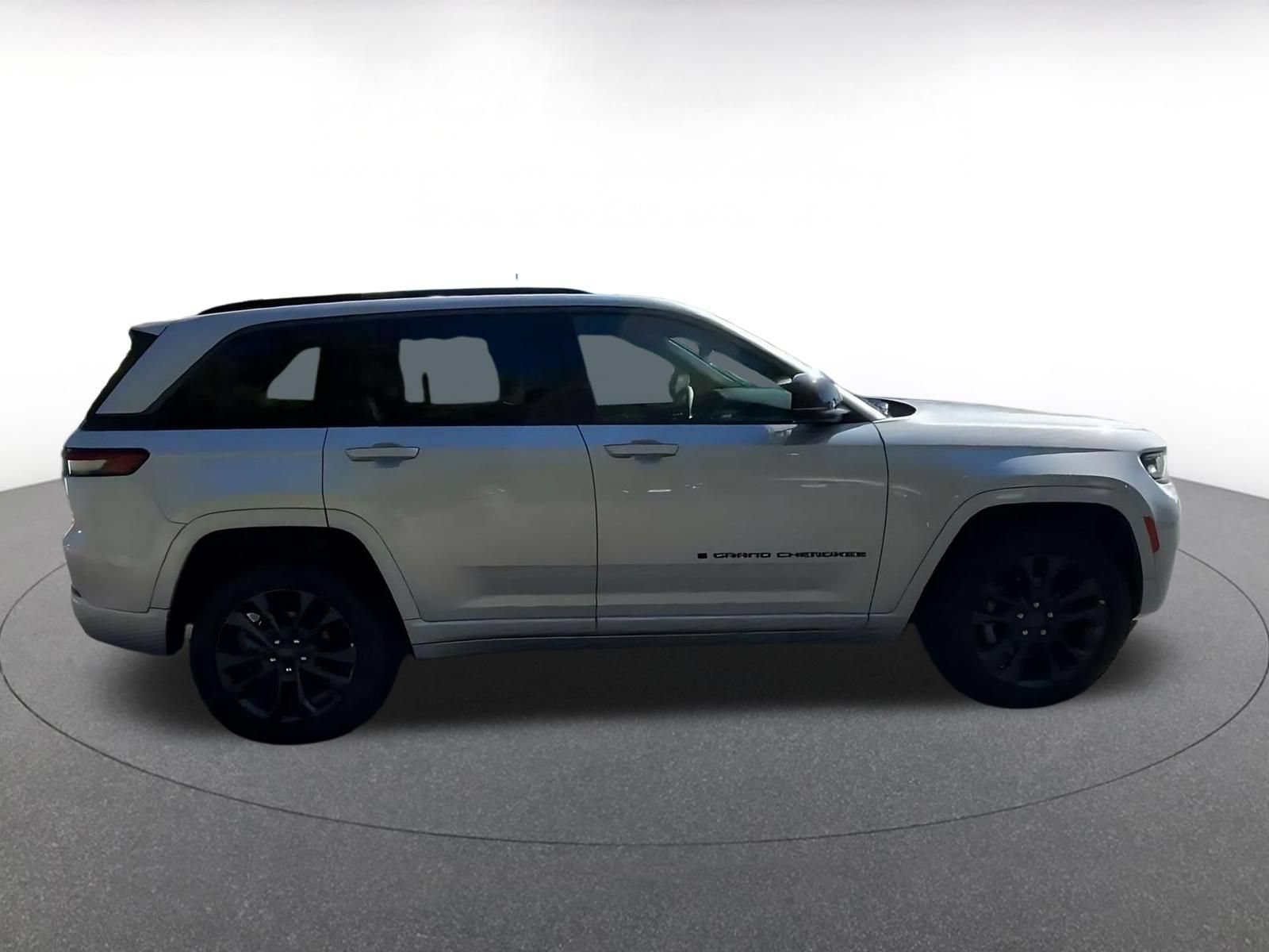 Used 2026 Jeep Grand Cherokee Limited AWD/4WD image 15