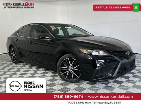 Used 2021 Toyota Camry SE FWD image 1