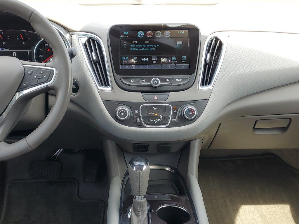 Used 2018 Chevrolet Malibu LT FWD image 24