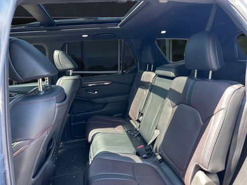 Used 2025 Honda Pilot Black Edition image 7
