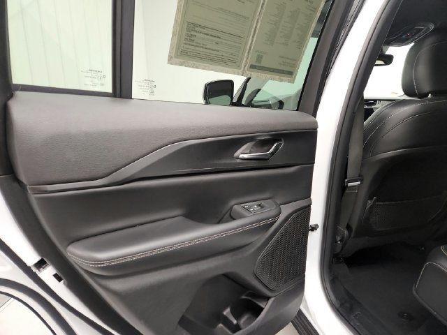 Used 2024 Jeep Grand Cherokee Altitude AWD/4WD image 19