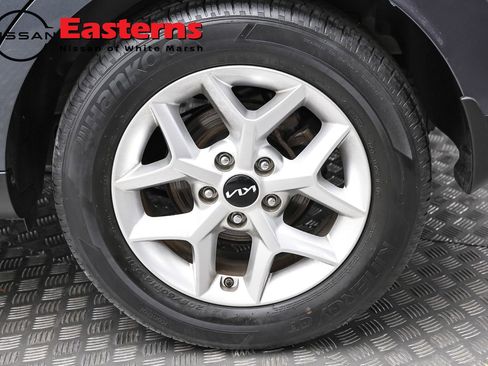 Used 2023 Kia Soul LX w/ LX Technology Package FWD image 8