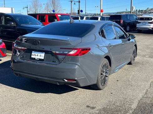 Used 2025 Toyota Camry SE w/ Convenience Package image 8