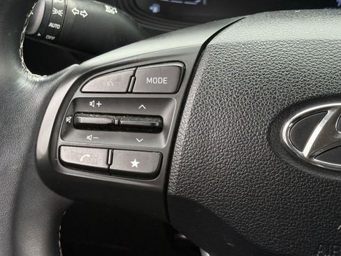 Used 2024 Hyundai Venue Limited FWD image 12