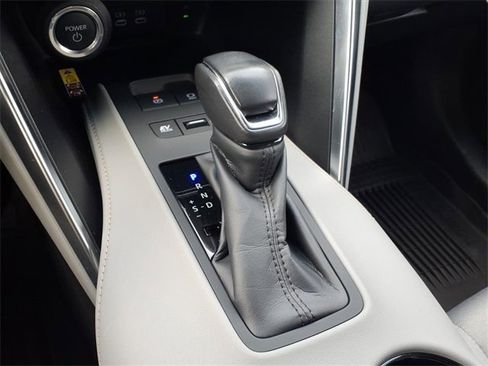 Used 2023 Toyota Venza LE image 12
