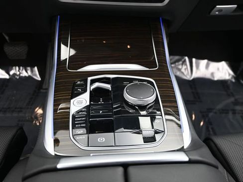 Used 2023 BMW X7 xDrive40i w/ Parking Assistance Package AWD/4WD image 16