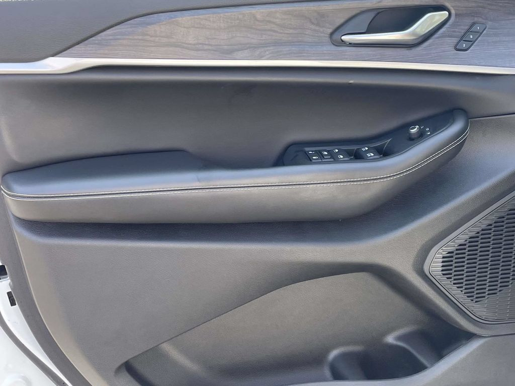 Certified 2023 Jeep Grand Cherokee L Limited w/ Trailer Tow Group (B) AWD/4WD image 25