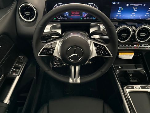 New 2025 Mercedes-Benz GLB 250 4MATIC image 13