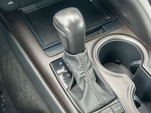 Used 2023 Toyota Camry SE image 19