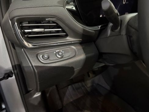 Used 2025 Buick Envista Preferred w/ Convenience II Package image 13