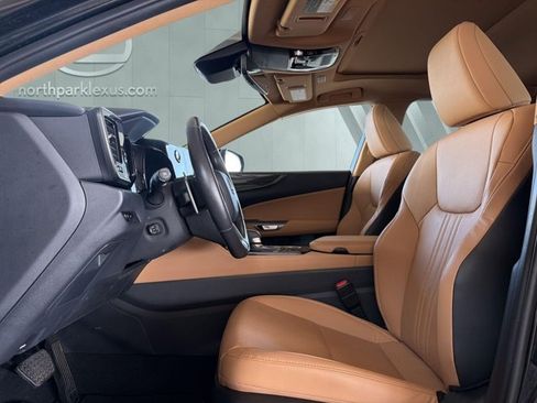 Certified 2025 Lexus NX 250 FWD w/ Accessory Package (Z1) image 7