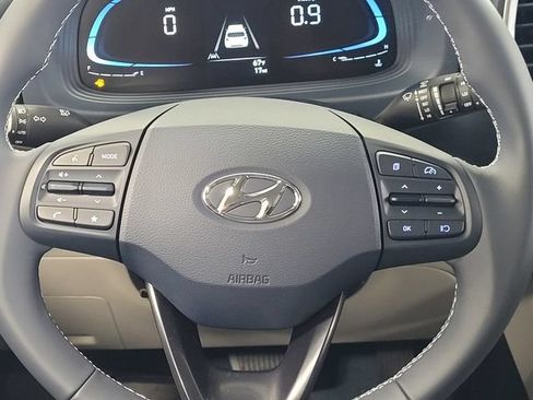 Used 2025 Hyundai Venue Limited FWD image 27