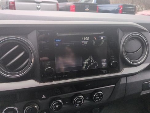 Used 2017 Toyota Tacoma TRD Off-Road image 13