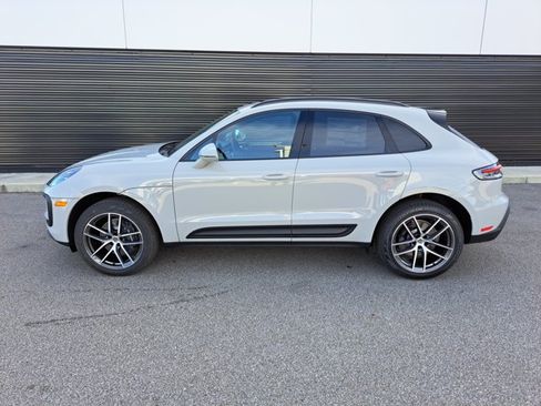 Used 2026 Porsche Macan AWD/4WD image 2