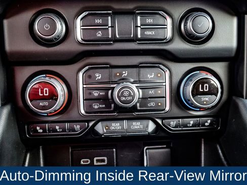 Used 2022 Chevrolet Suburban Premier image 33