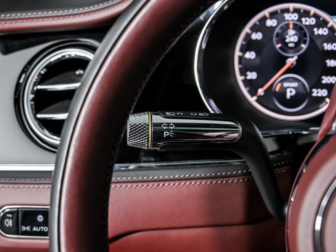 Used 2023 Bentley Flying Spur V8 image 31