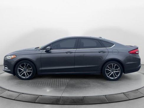 Used 2017 Ford Fusion SE w/ Equipment Group 201A image 2