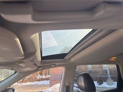 Used 2019 Nissan Pathfinder SL image 5