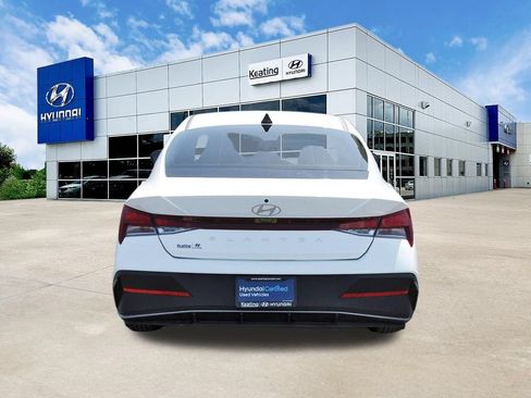 Certified 2026 Hyundai Elantra SE FWD image 6