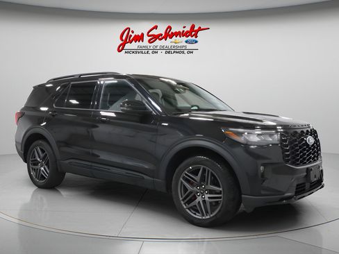 Used 2025 Ford Explorer ST-Line w/ ST-Line Street Pack AWD/4WD image 2