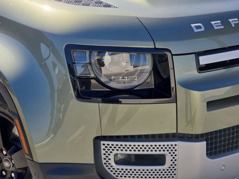 Used 2021 Land Rover Defender 110 SE image 35